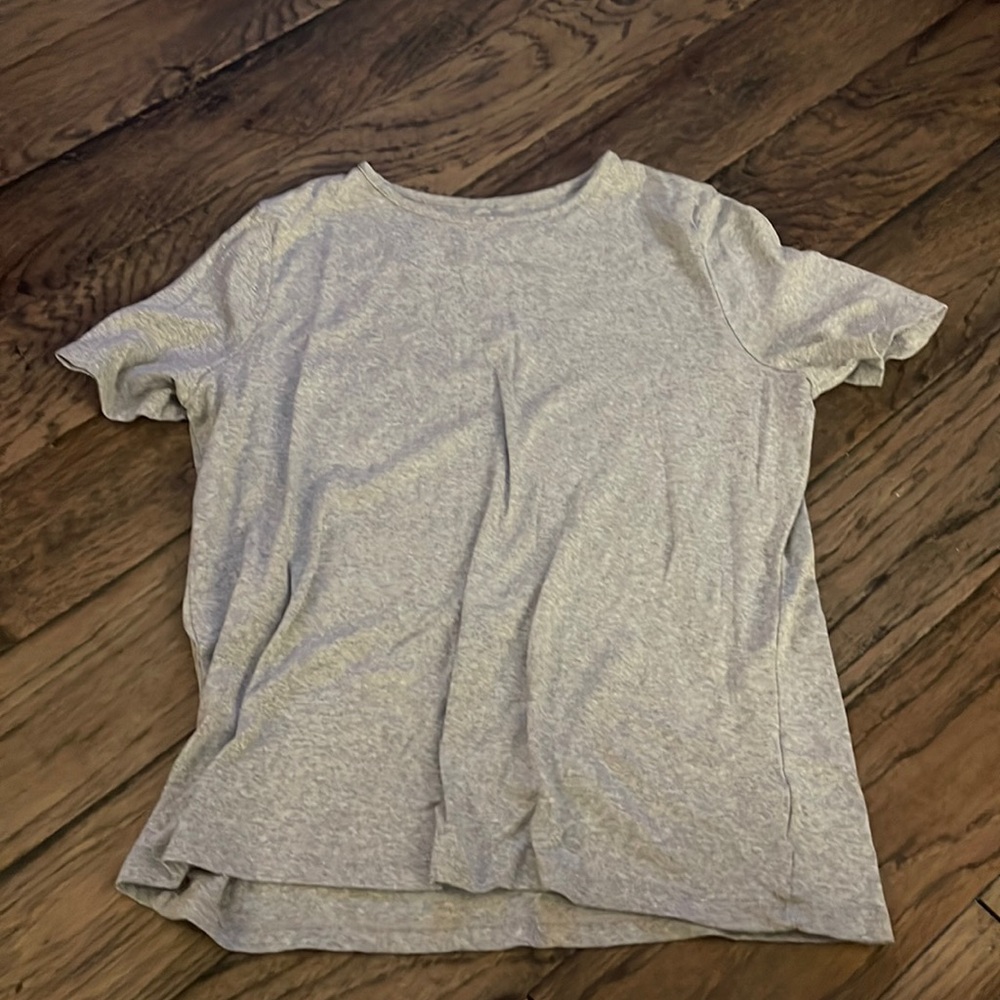 Gray t shirt